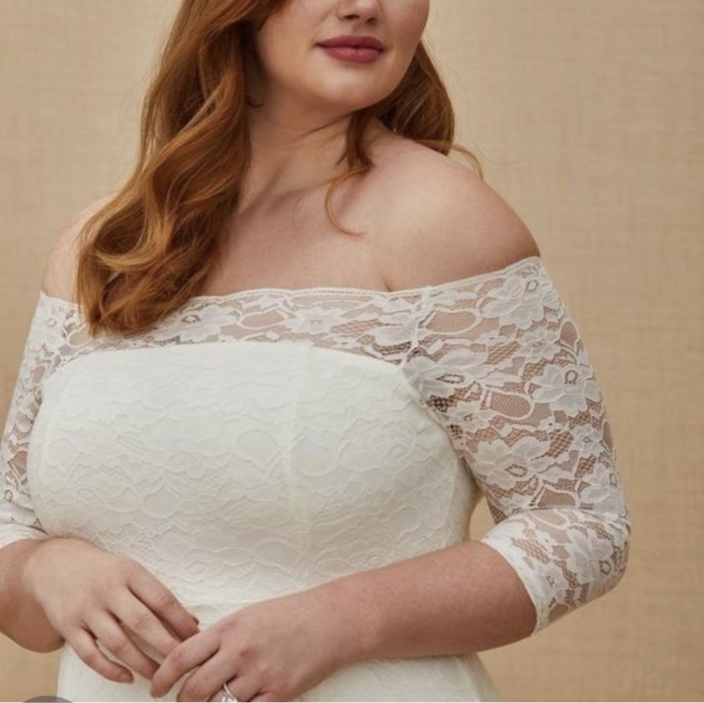 White Off-Shoulder 3/4 Sleeve Wedding Gown.. Perfect for a beach wedding